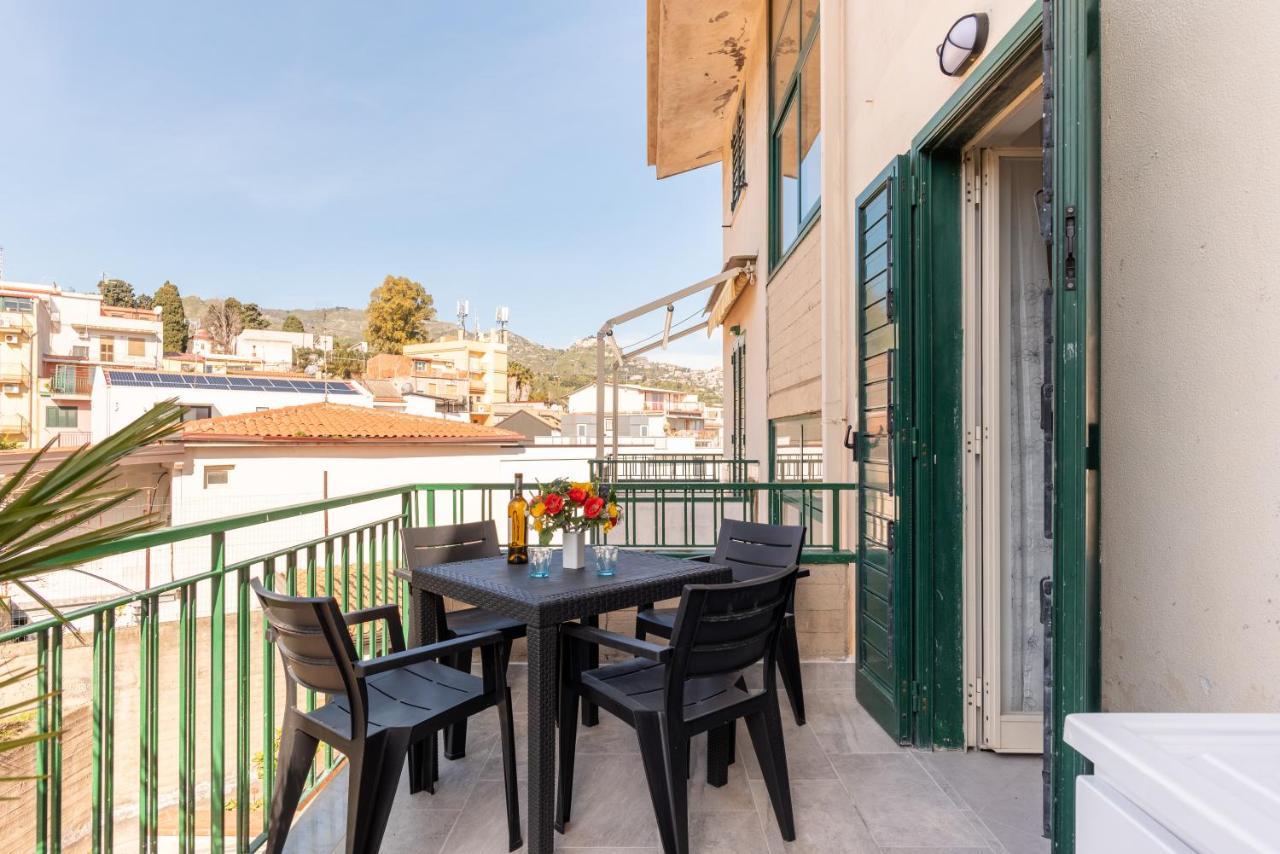 La Casa Di Tobia & Little Paradise Beach Apartments Giardini Naxos Exteriör bild